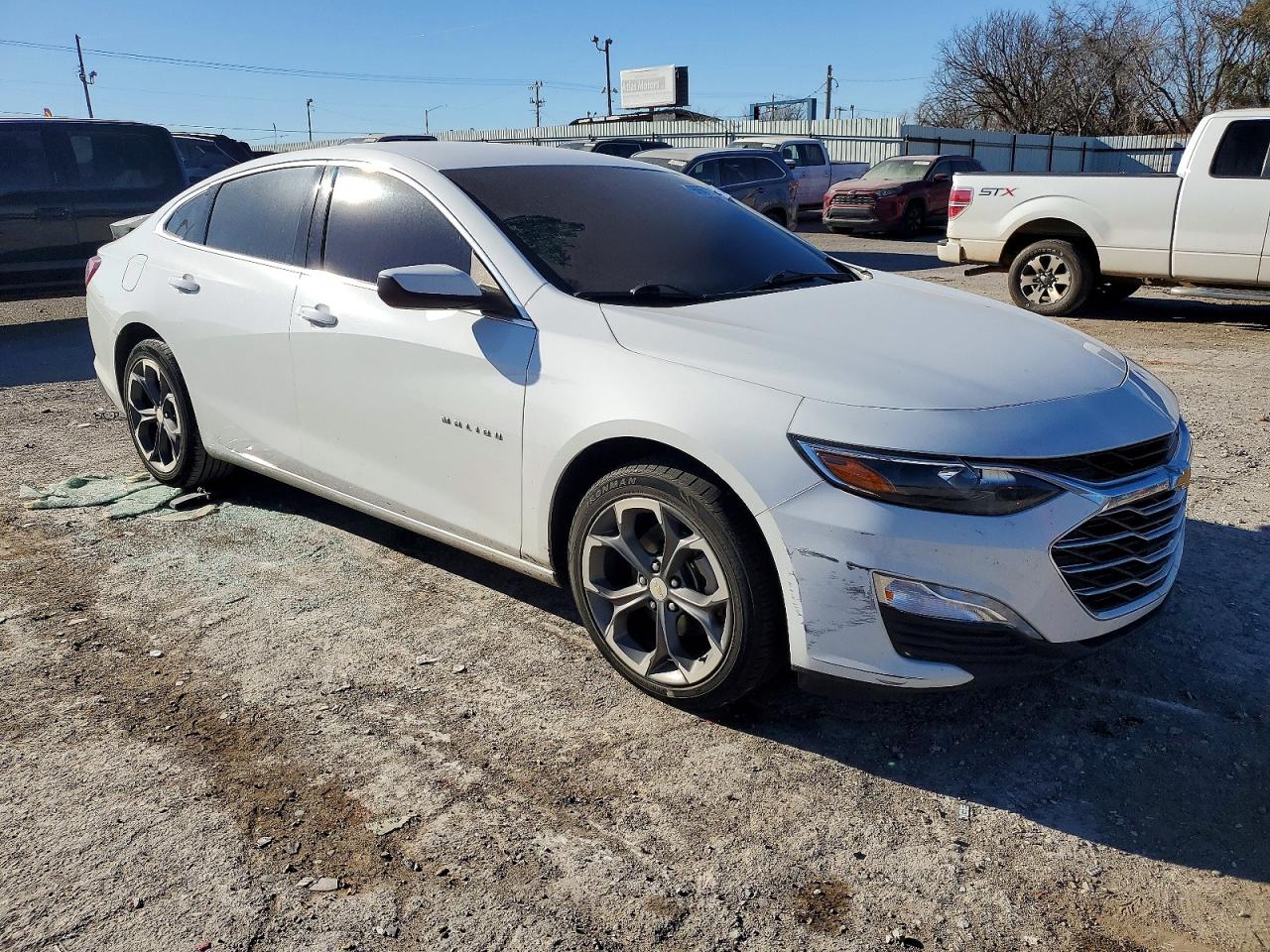 2022 CHEVROLET MALIBU LT photo 4