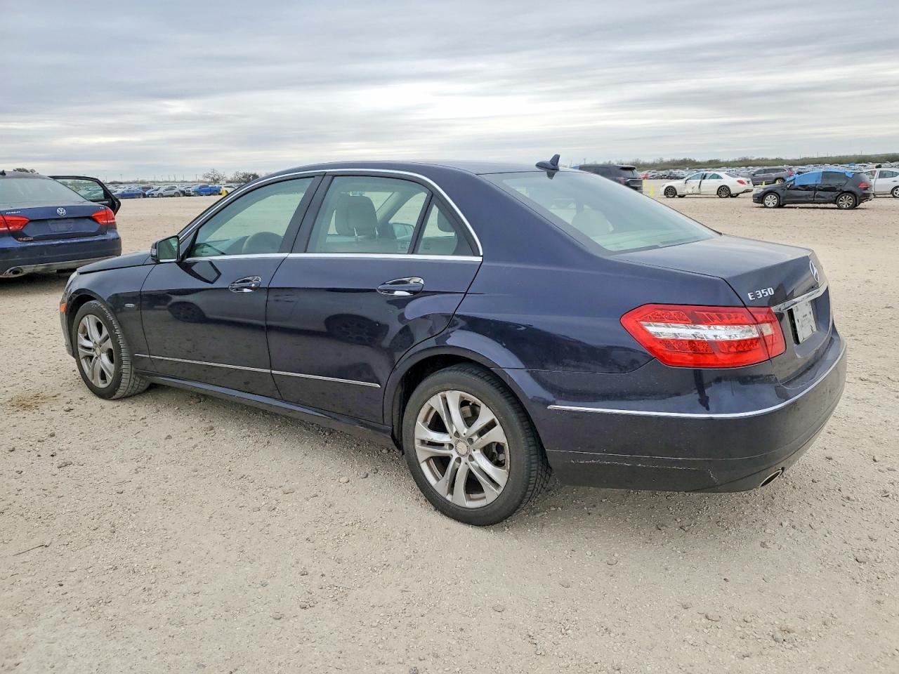 2011 MERCEDES-BENZ E 350 BLUETEC photo 2
