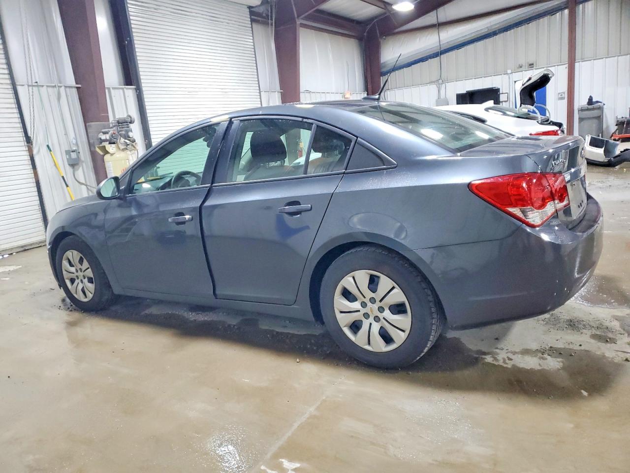 2013 CHEVROLET CRUZE LS photo 2