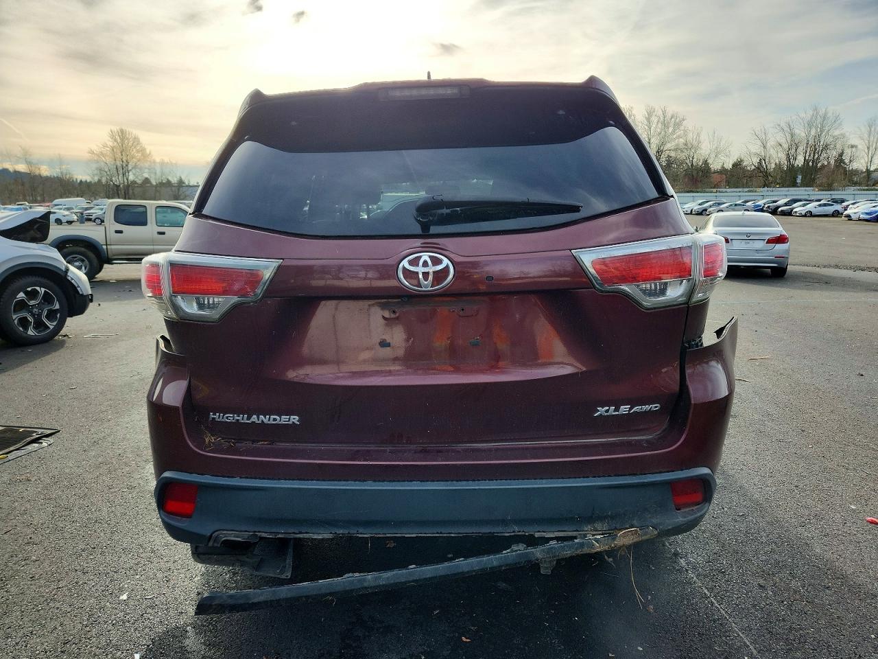 2014 TOYOTA HIGHLANDER XLE photo 6
