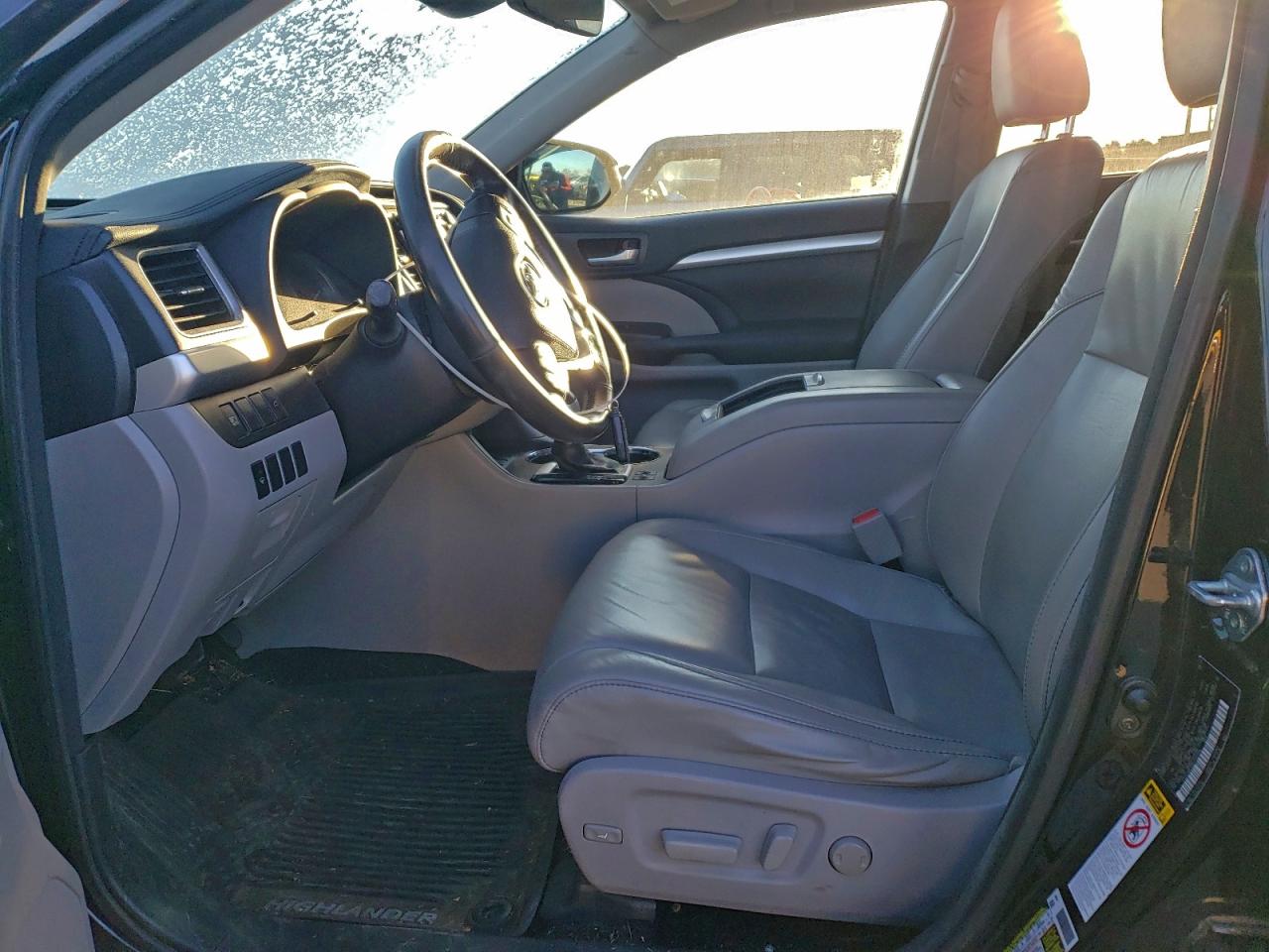 2017 TOYOTA HIGHLANDER HYBRID photo 19