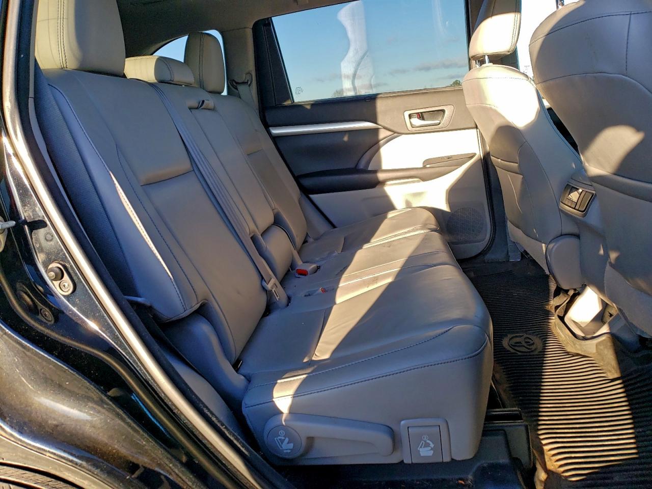 2017 TOYOTA HIGHLANDER HYBRID photo 31