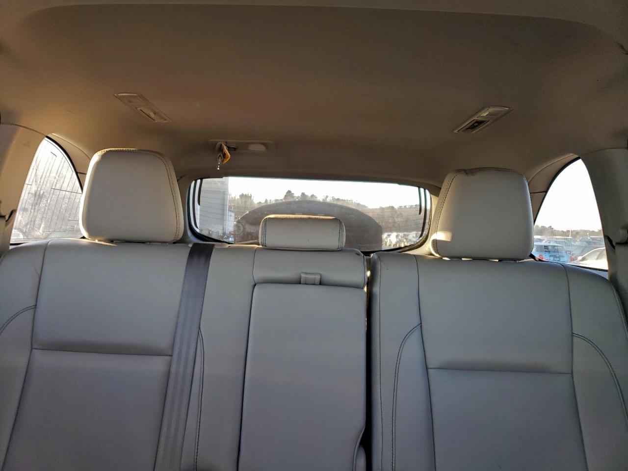 2017 TOYOTA HIGHLANDER HYBRID photo 28
