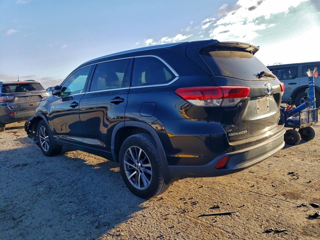 2017 TOYOTA HIGHLANDER HYBRID photo 4