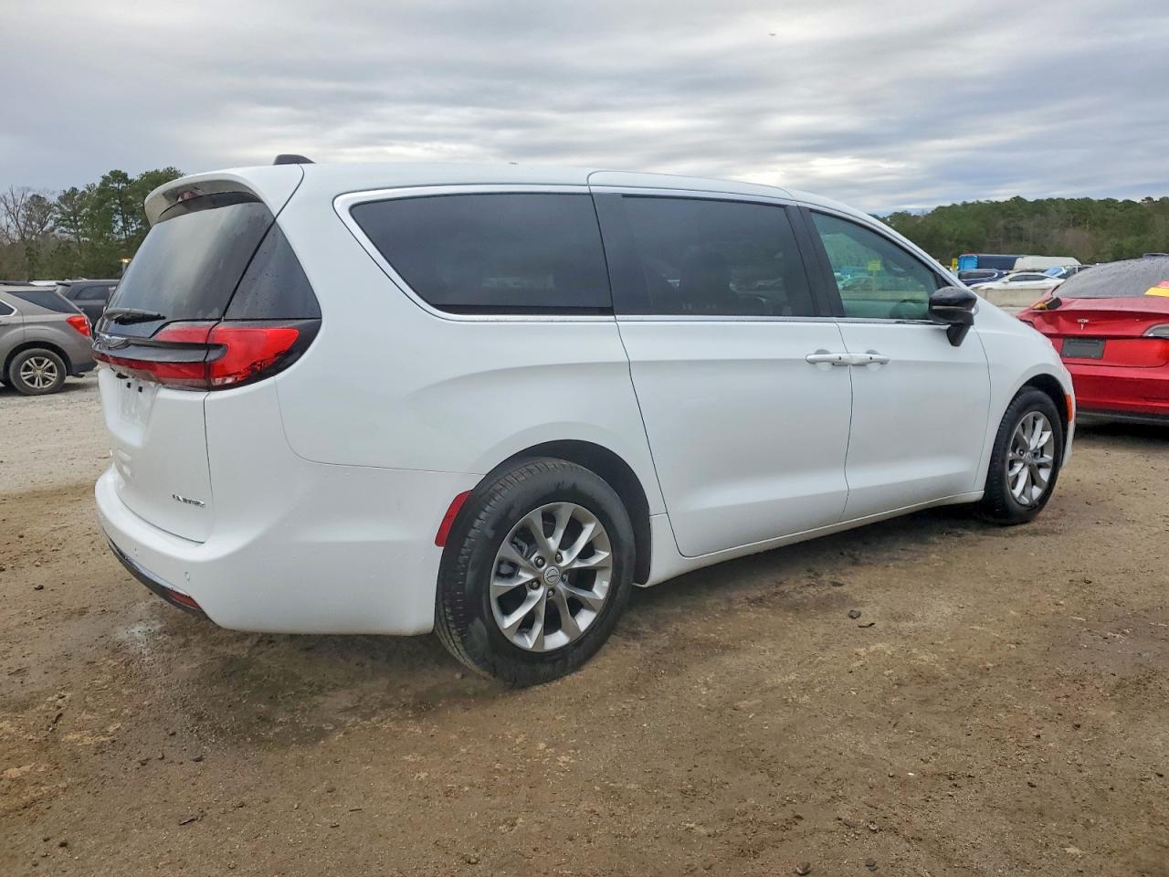 2026 CHRYSLER PACIFICA LIMITED photo 3