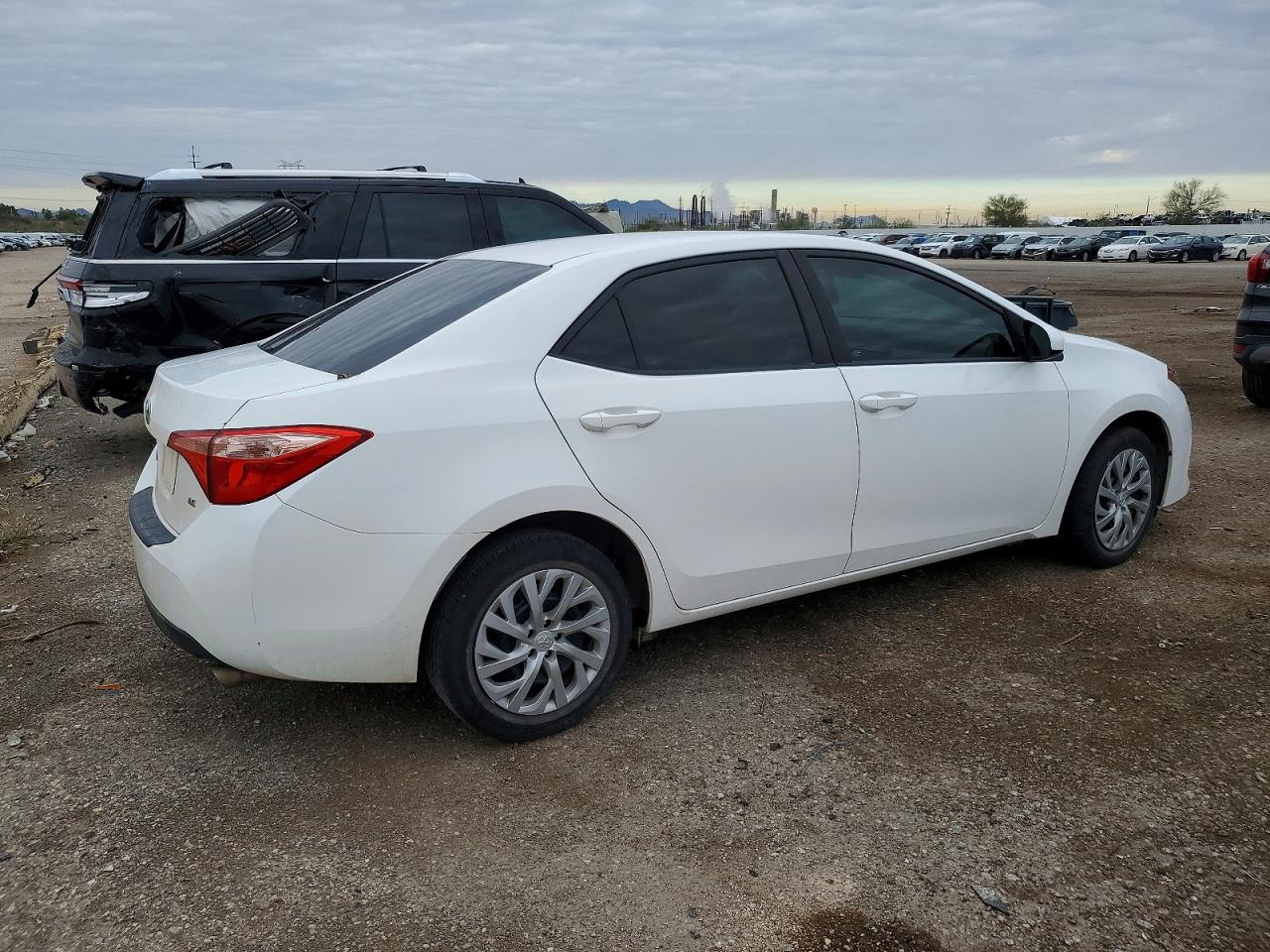 2017 TOYOTA COROLLA L photo 5