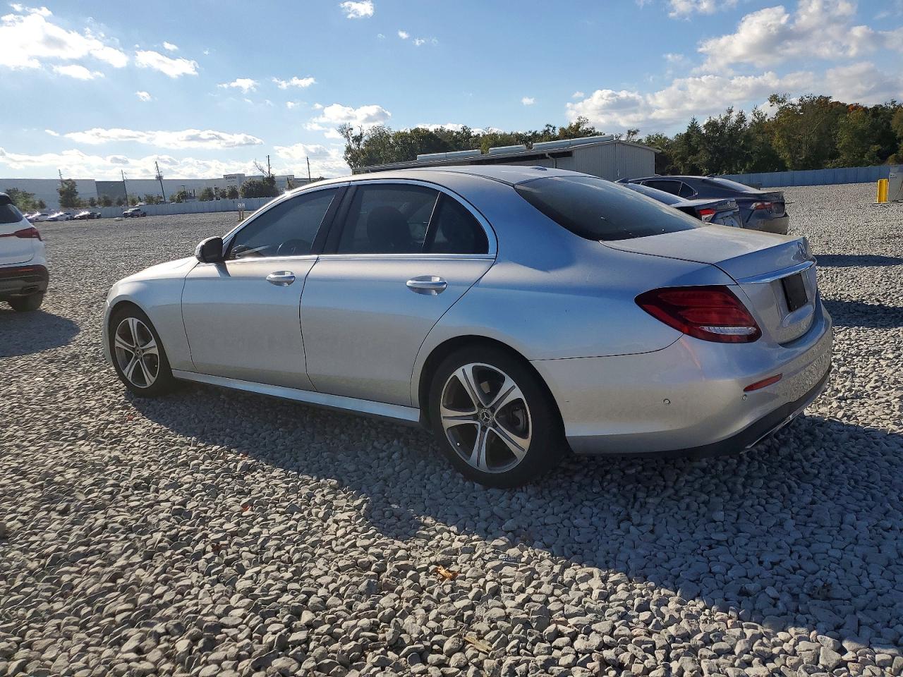 2018 MERCEDES-BENZ E 300 photo 3