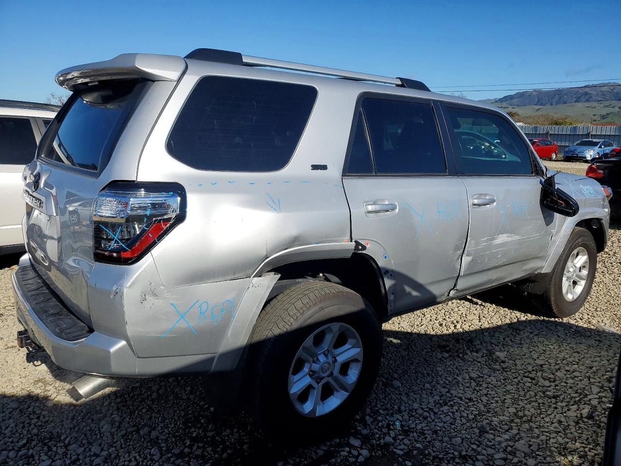 2022 TOYOTA 4RUNNER SR5/SR5 PREMIUM photo 3