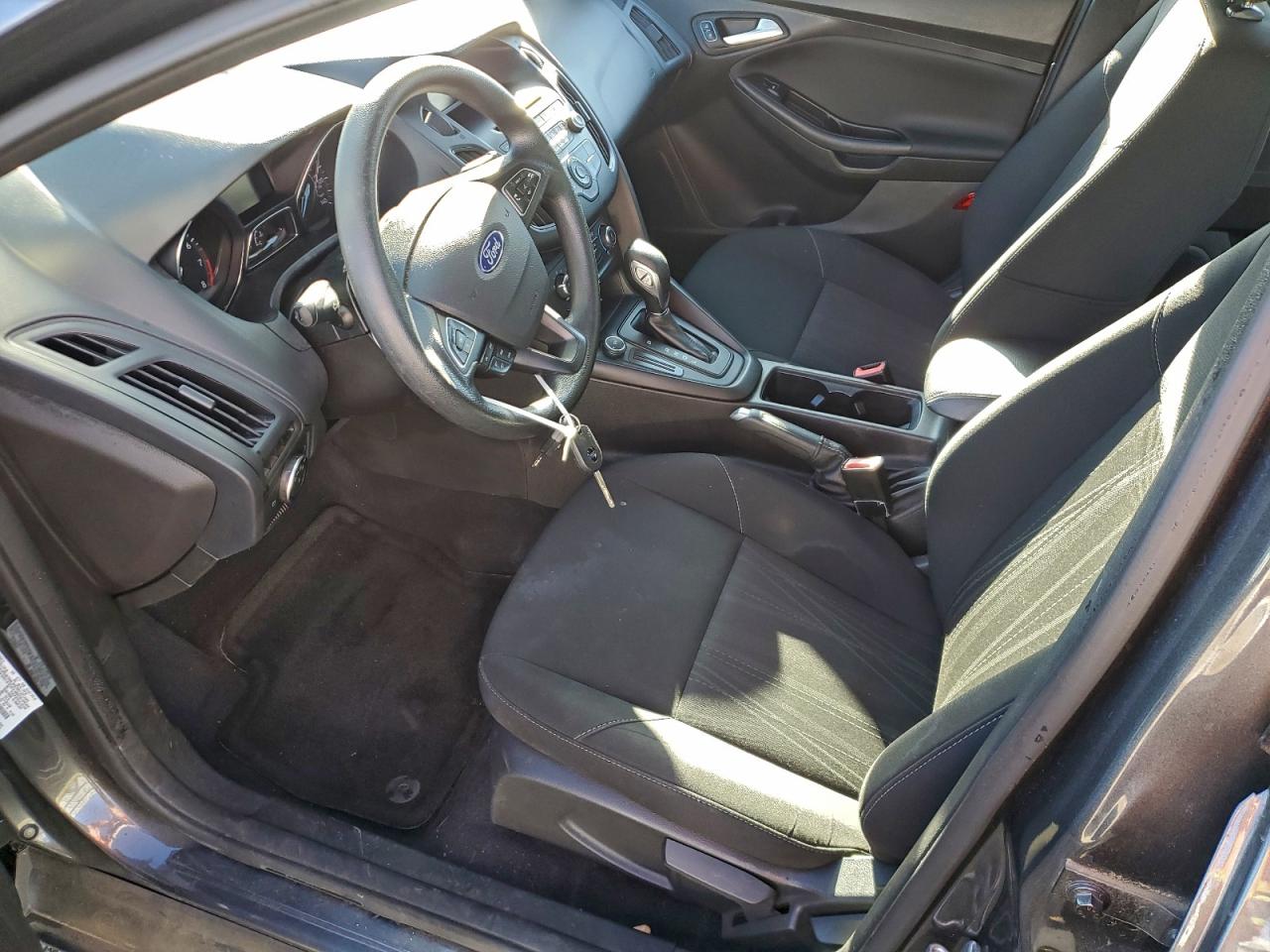 2017 FORD FOCUS SE photo 7
