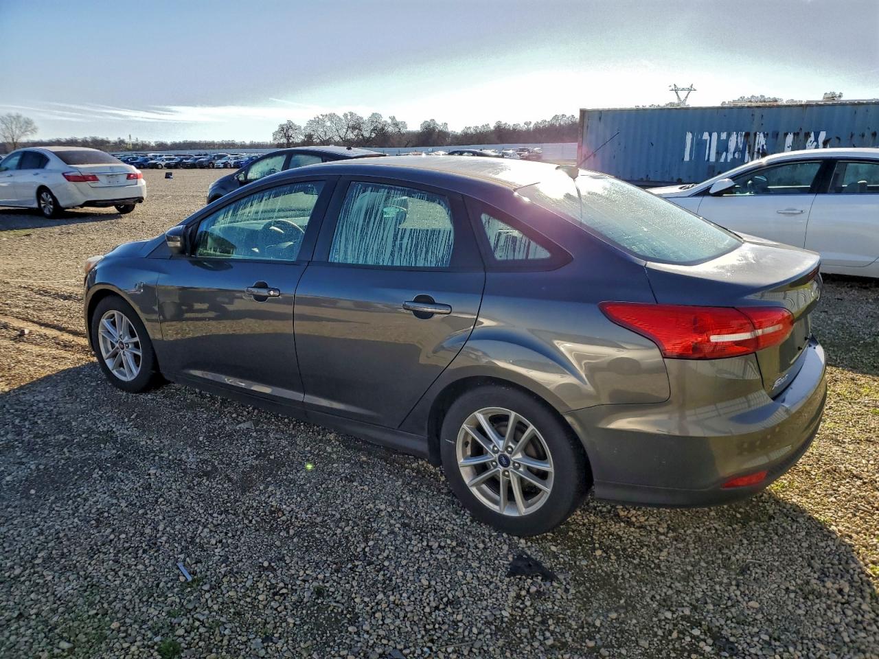 2017 FORD FOCUS SE photo 2
