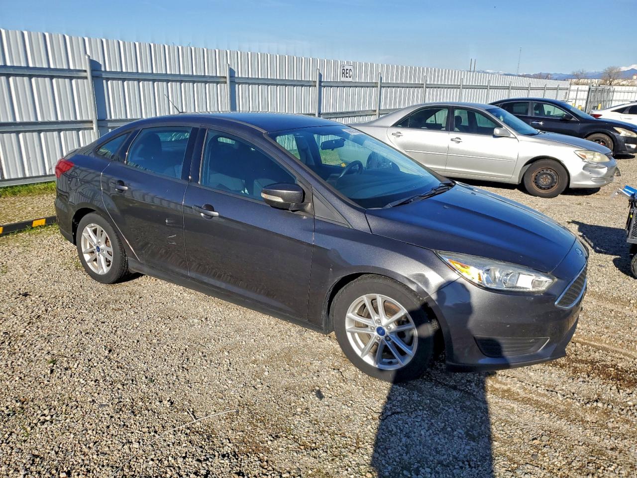 2017 FORD FOCUS SE photo 4