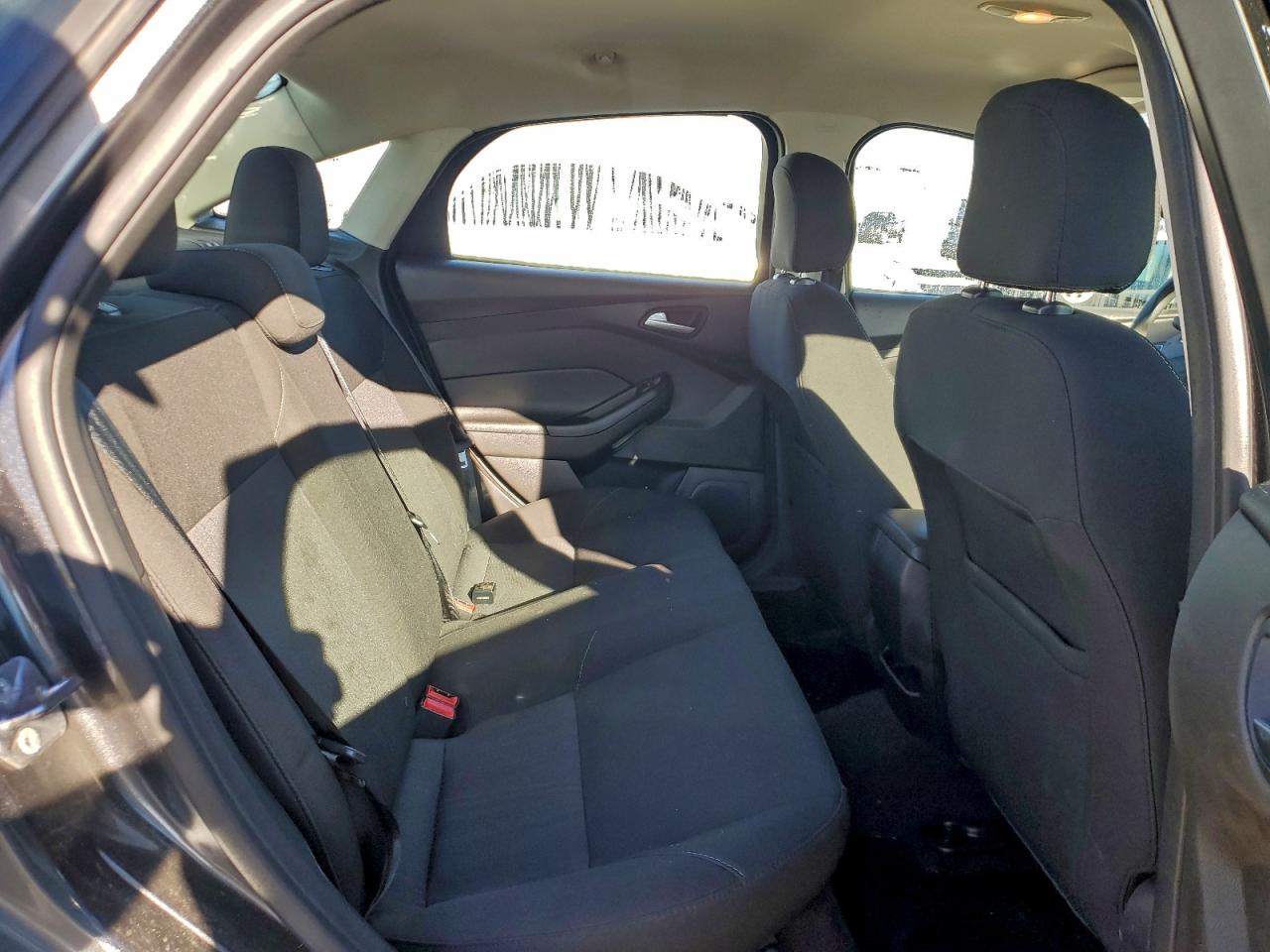 2017 FORD FOCUS SE photo 10