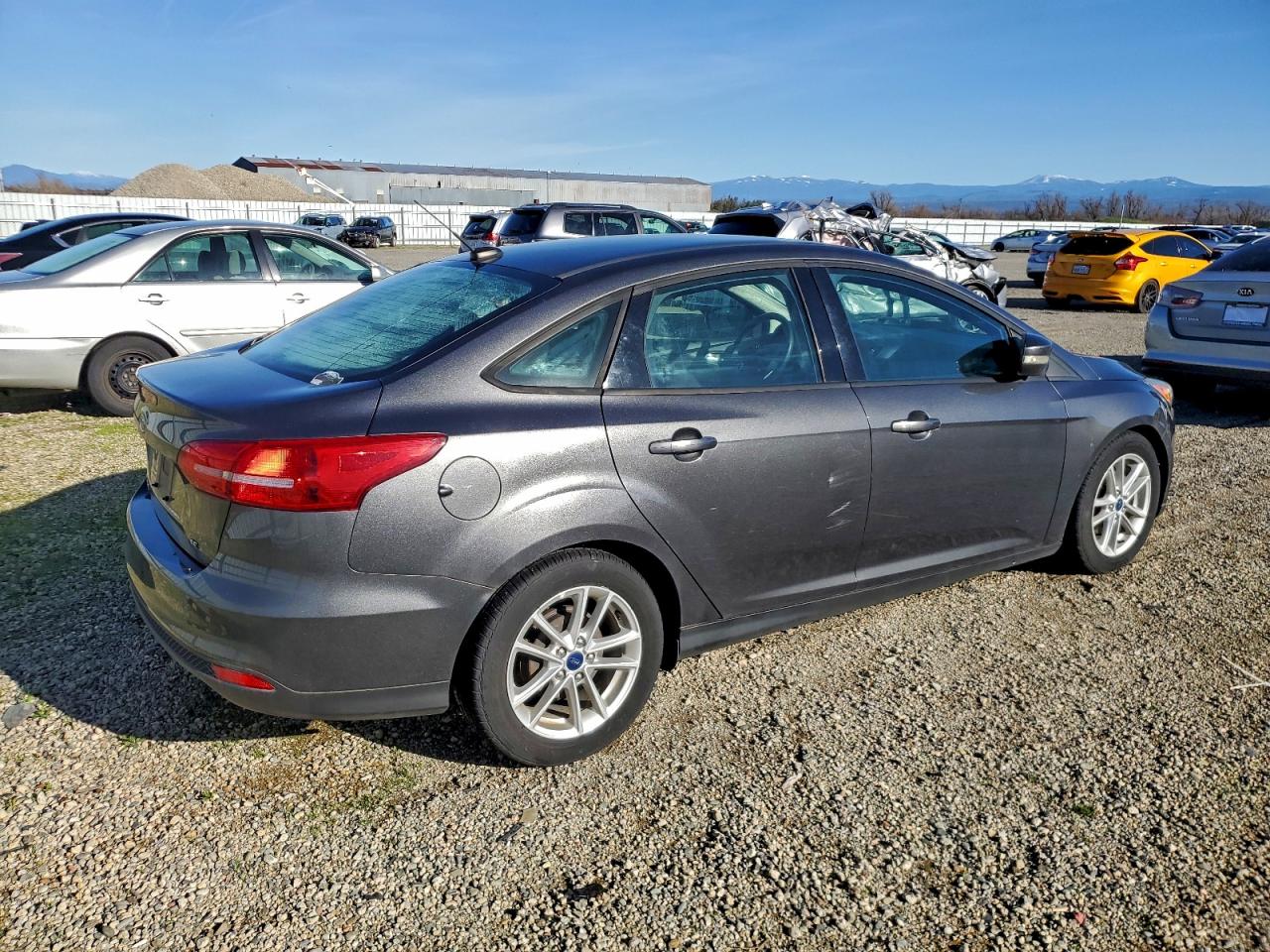 2017 FORD FOCUS SE photo 3