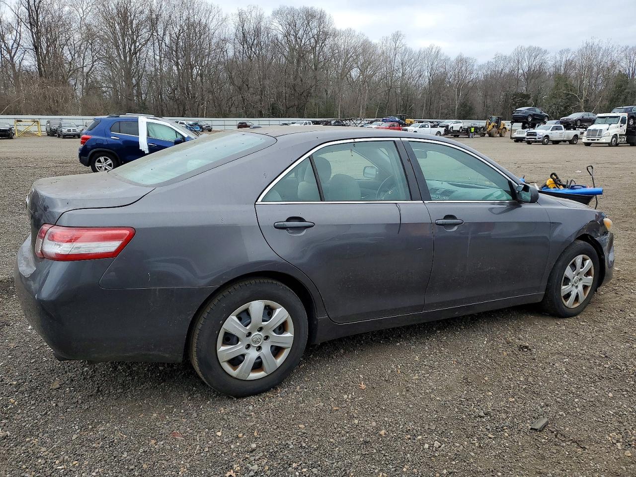2011 TOYOTA CAMRY BASE photo 3
