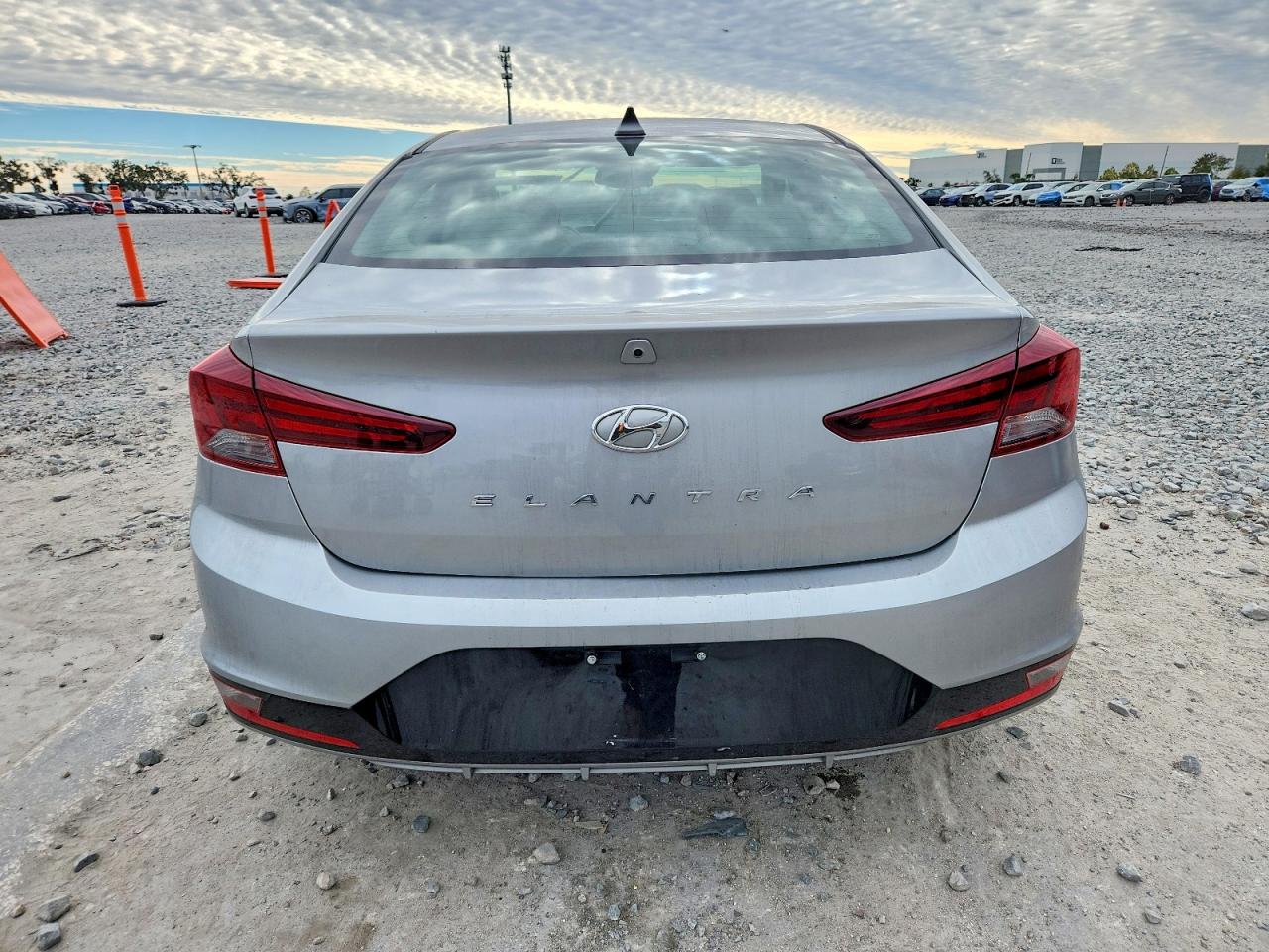 2020 HYUNDAI ELANTRA SEL photo 6