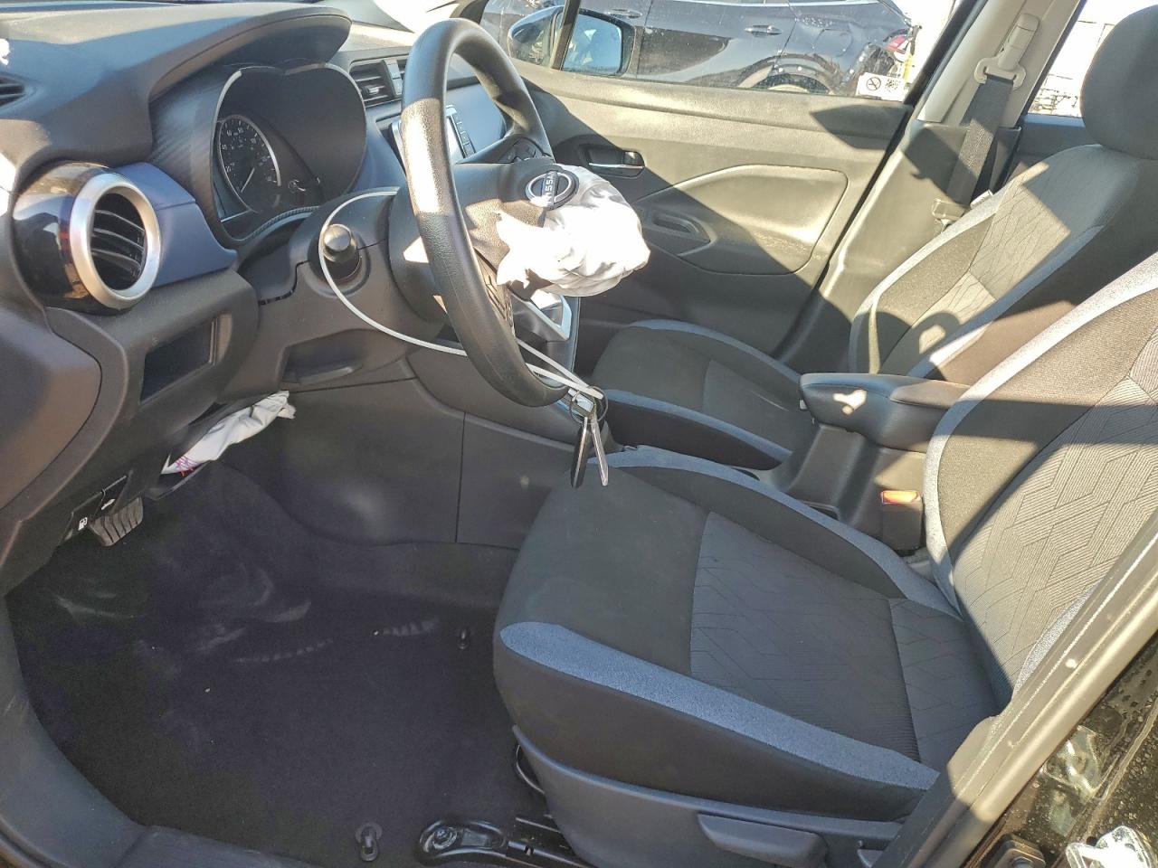 2025 NISSAN VERSA SV photo 13