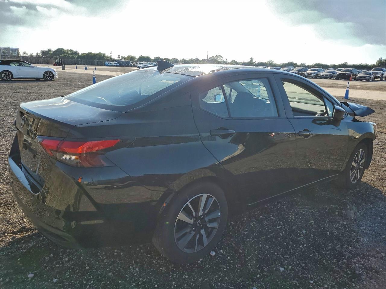 2025 NISSAN VERSA SV photo 5