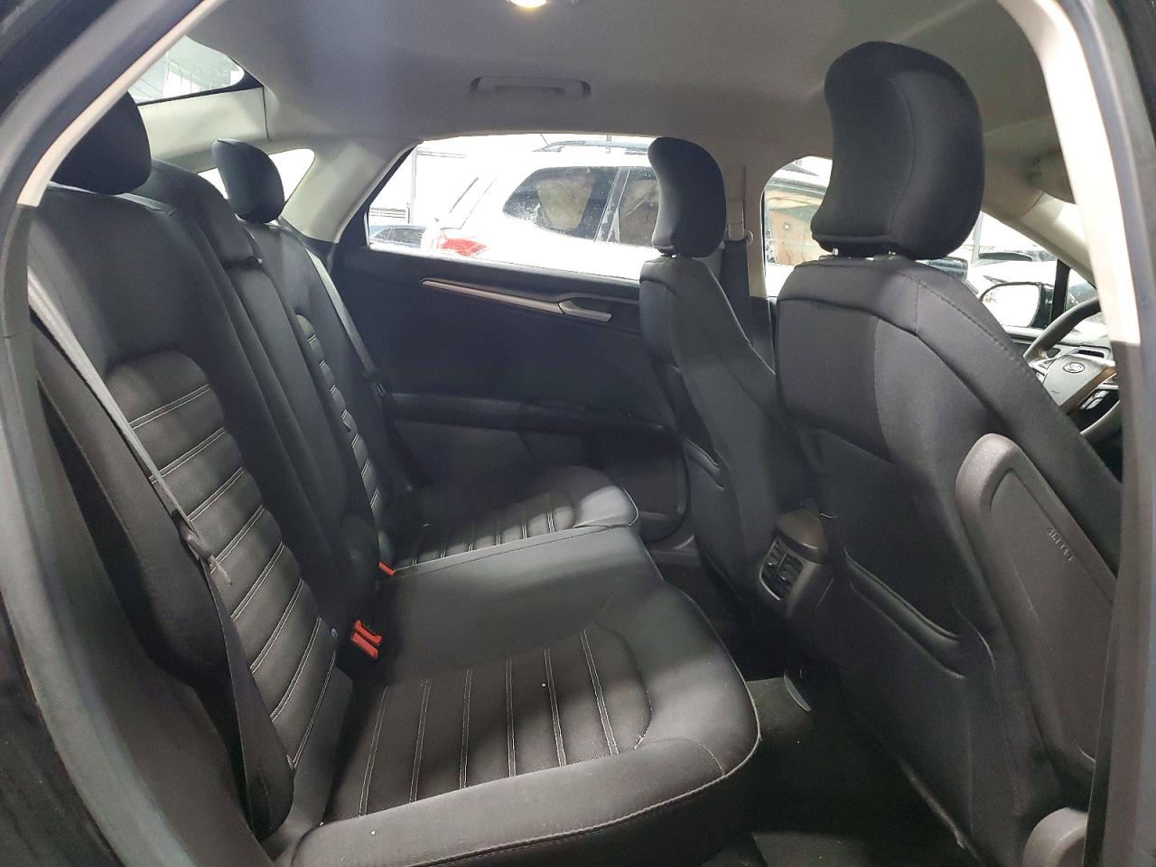 2015 FORD FUSION SE photo 19