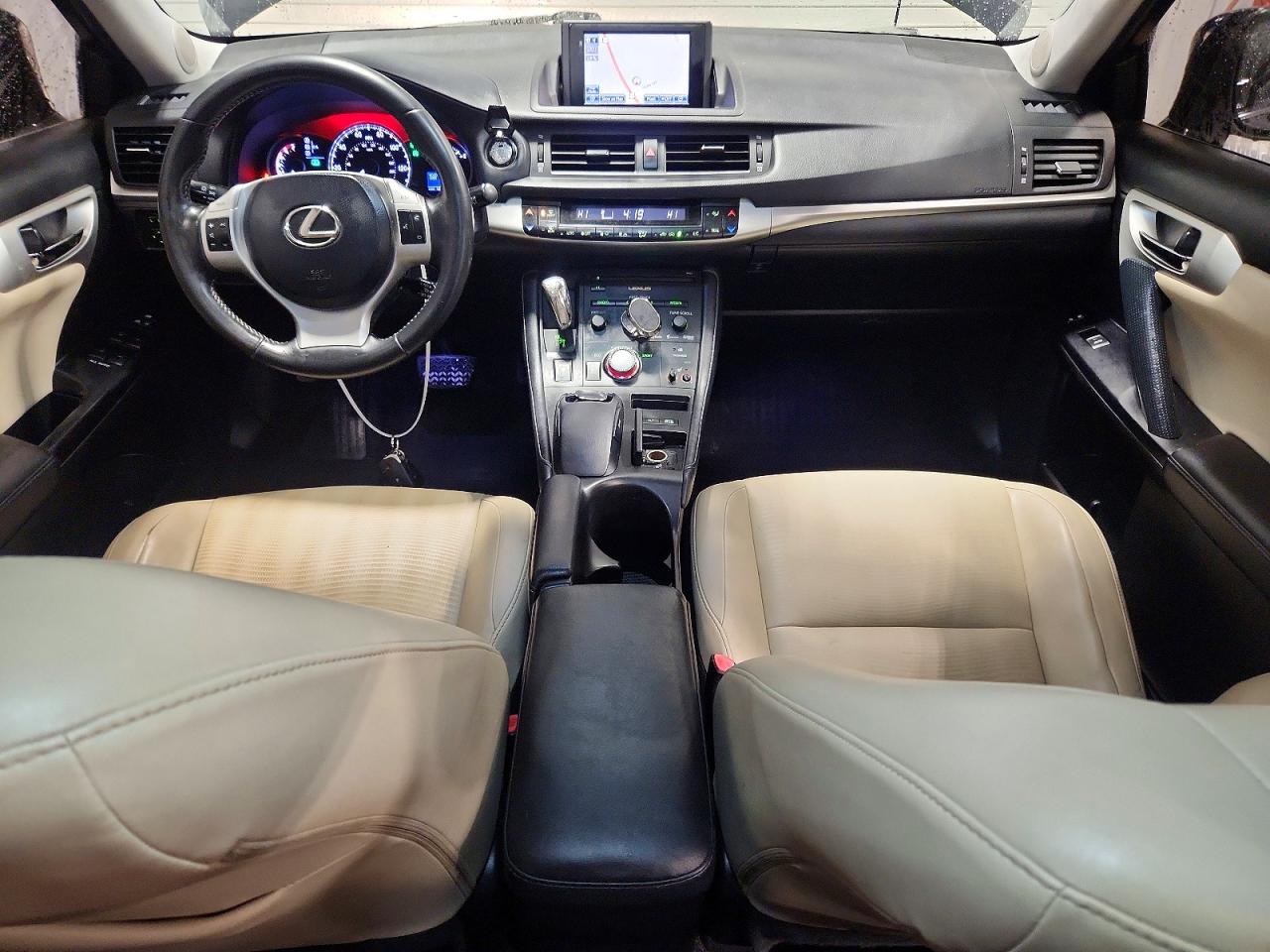 2013 LEXUS CT 200 photo 8