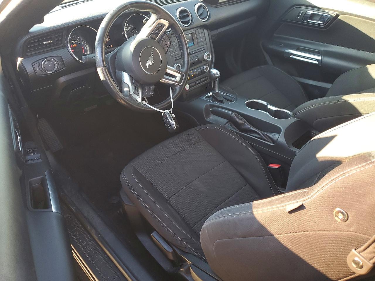 2017 FORD MUSTANG photo 22