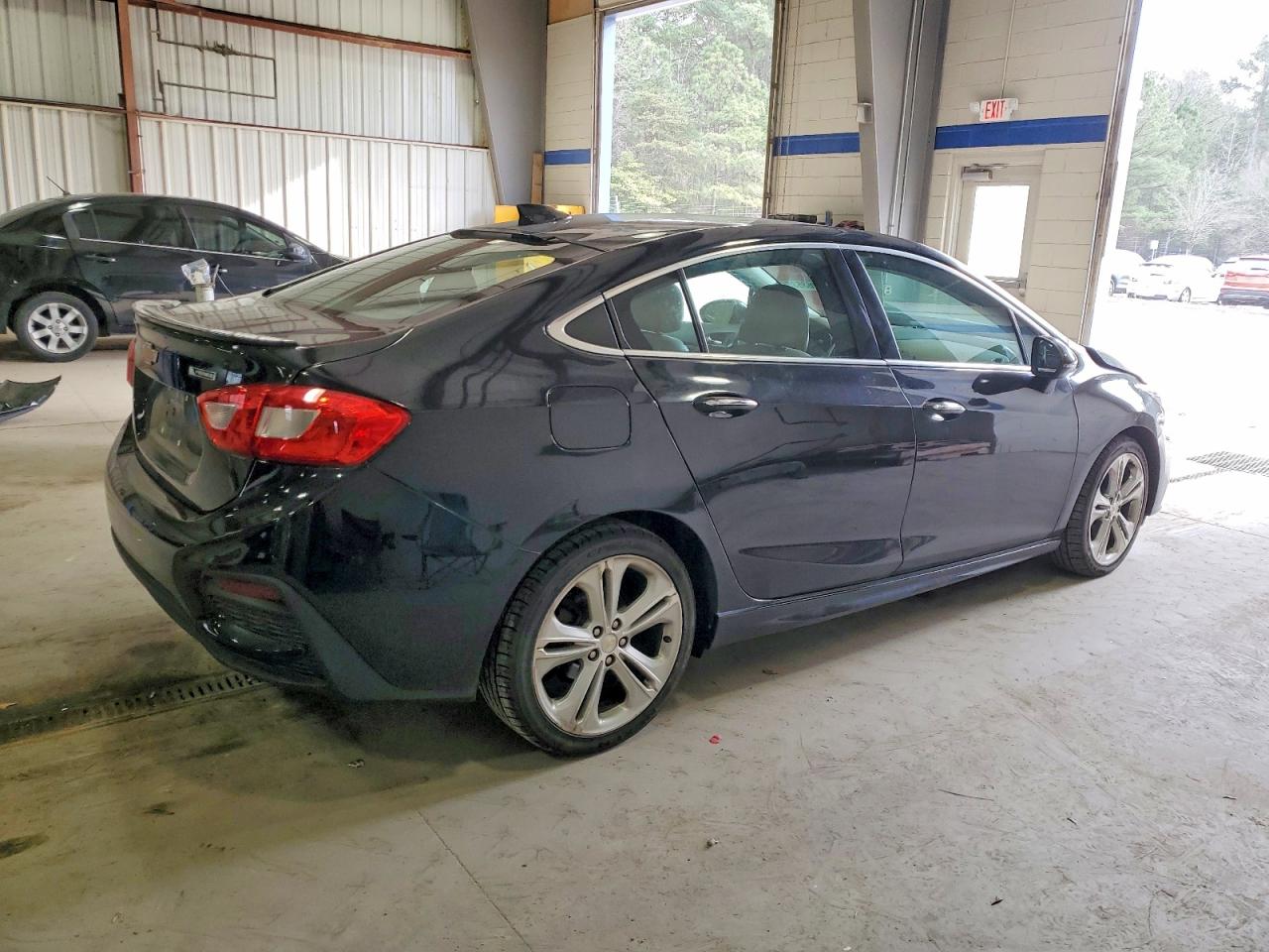 2017 CHEVROLET CRUZE PREMIER photo 3