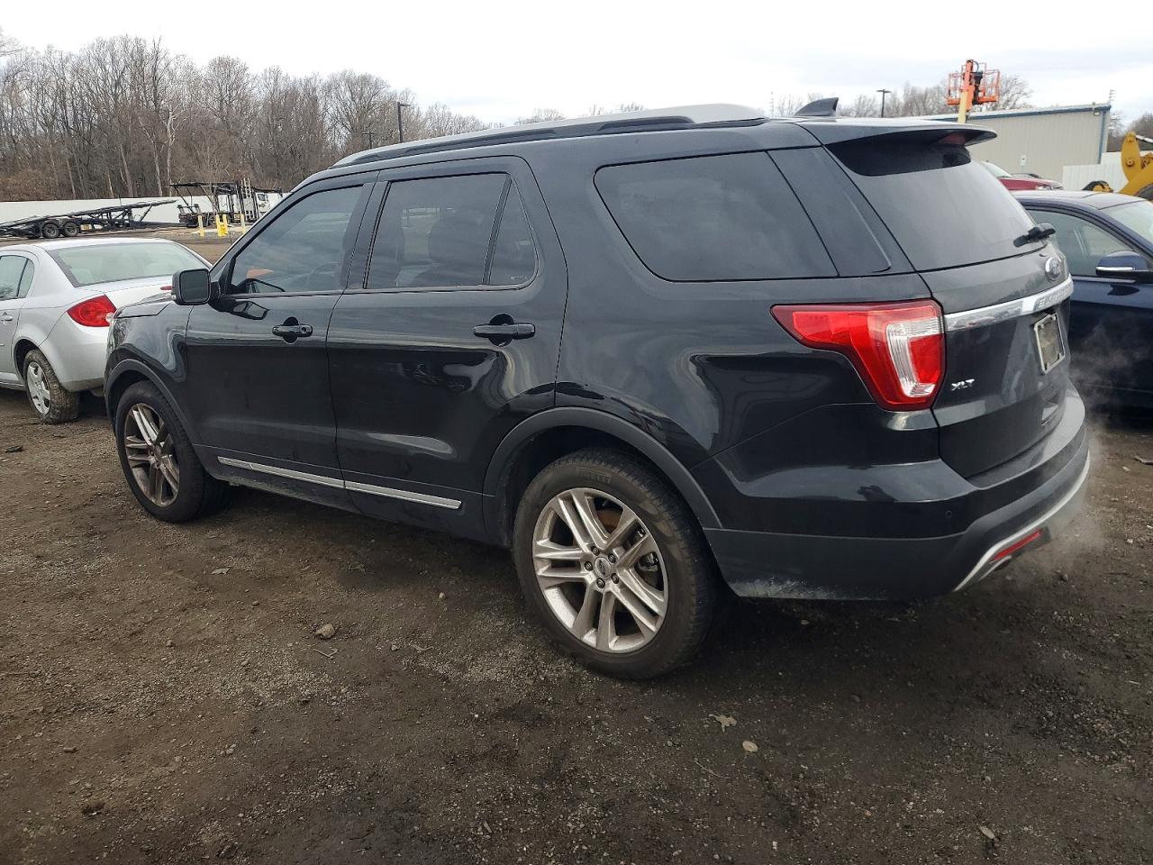 2017 FORD EXPLORER XLT photo 2
