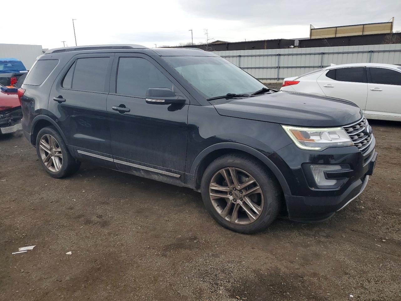 2017 FORD EXPLORER XLT photo 4