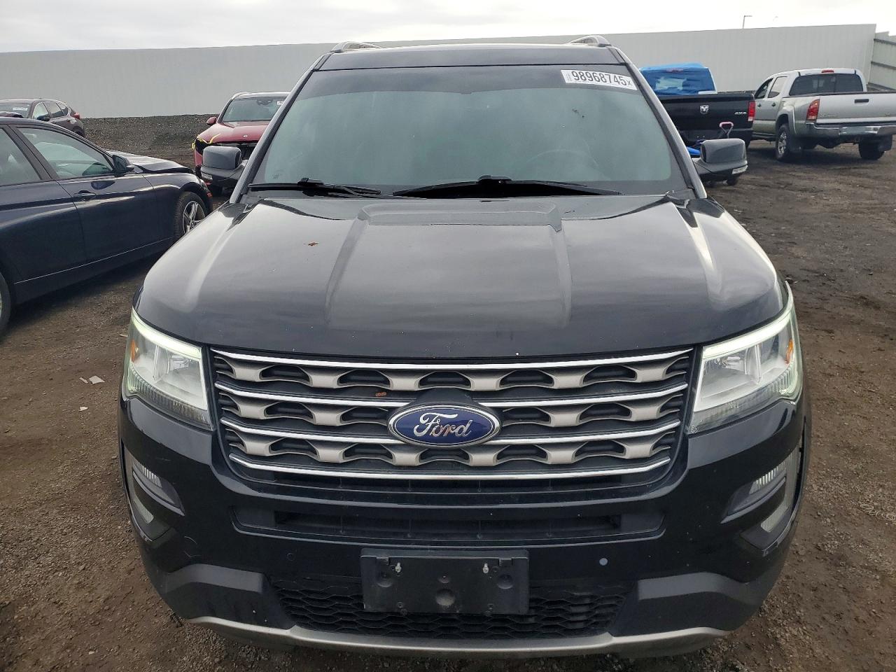 2017 FORD EXPLORER XLT photo 5