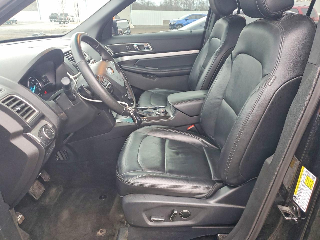 2017 FORD EXPLORER XLT photo 7