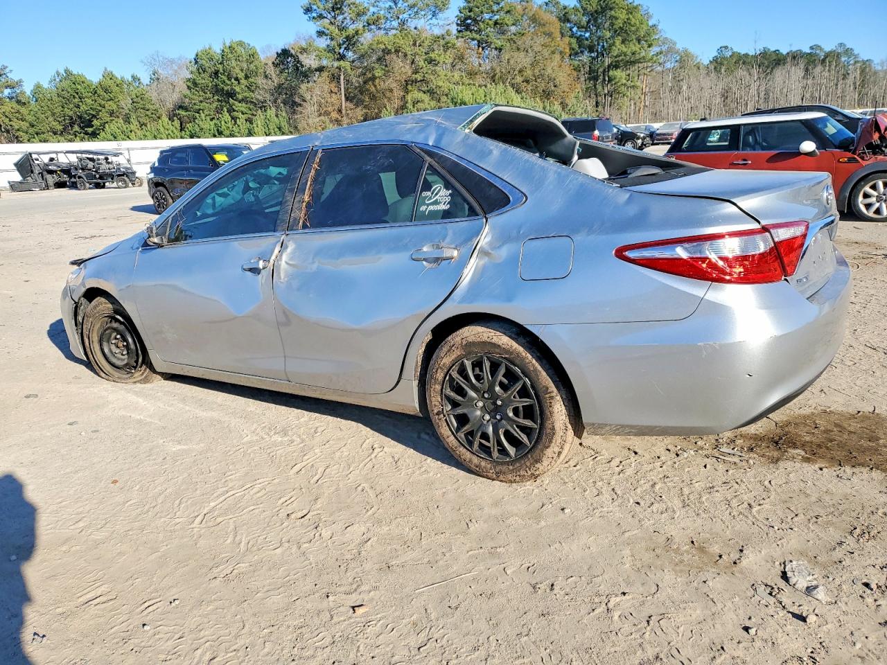 2015 TOYOTA CAMRY LE photo 4