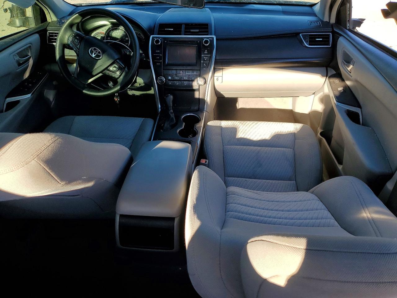 2015 TOYOTA CAMRY LE photo 22
