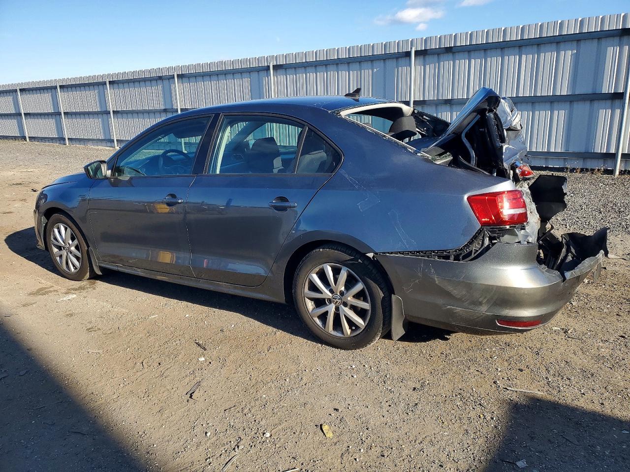 2015 VOLKSWAGEN JETTA SE photo 2