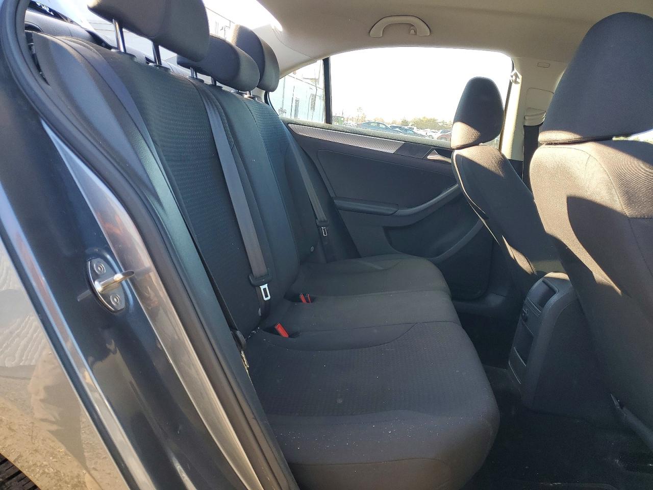 2015 VOLKSWAGEN JETTA SE photo 10