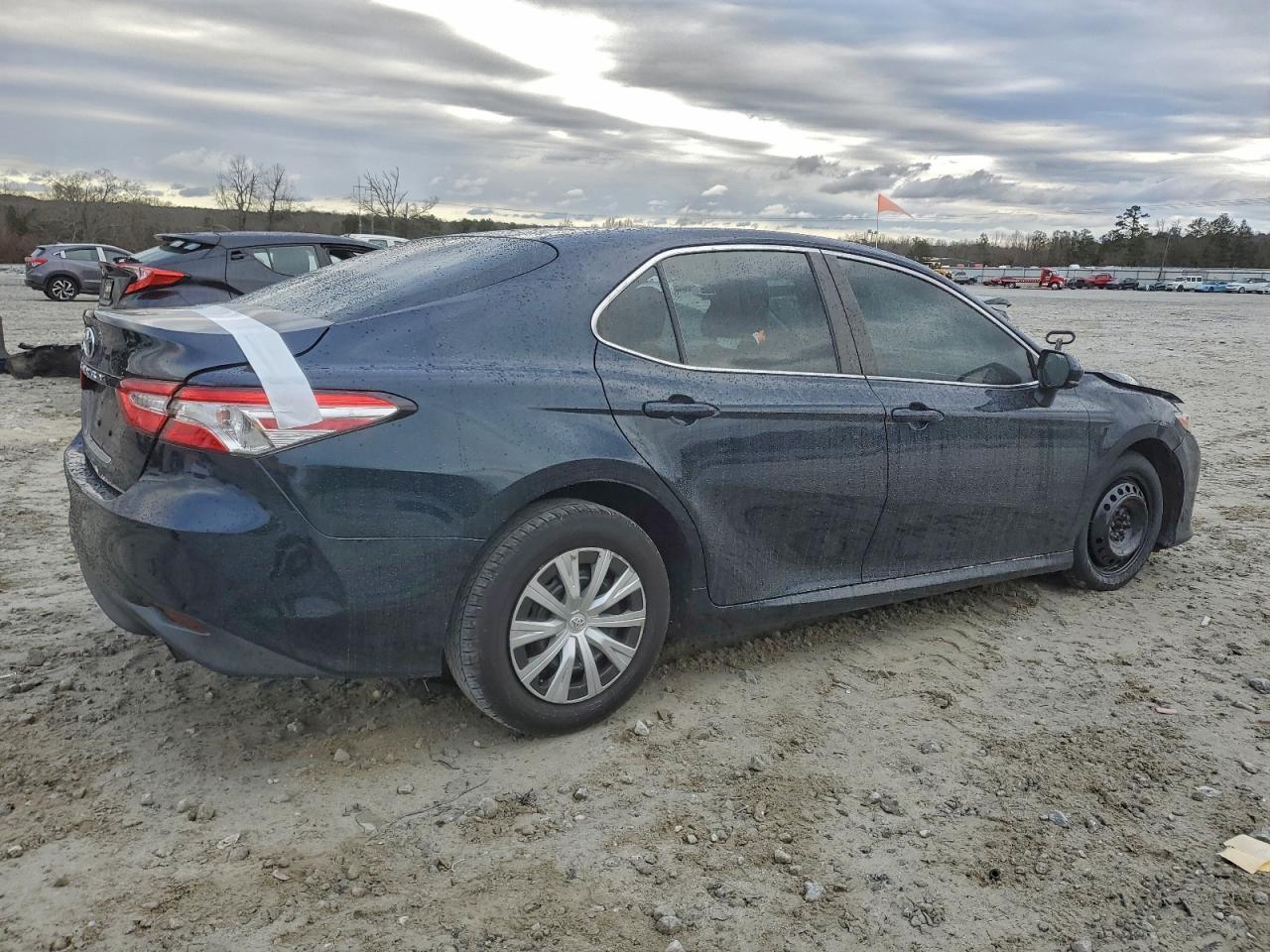 2018 TOYOTA CAMRY L photo 3