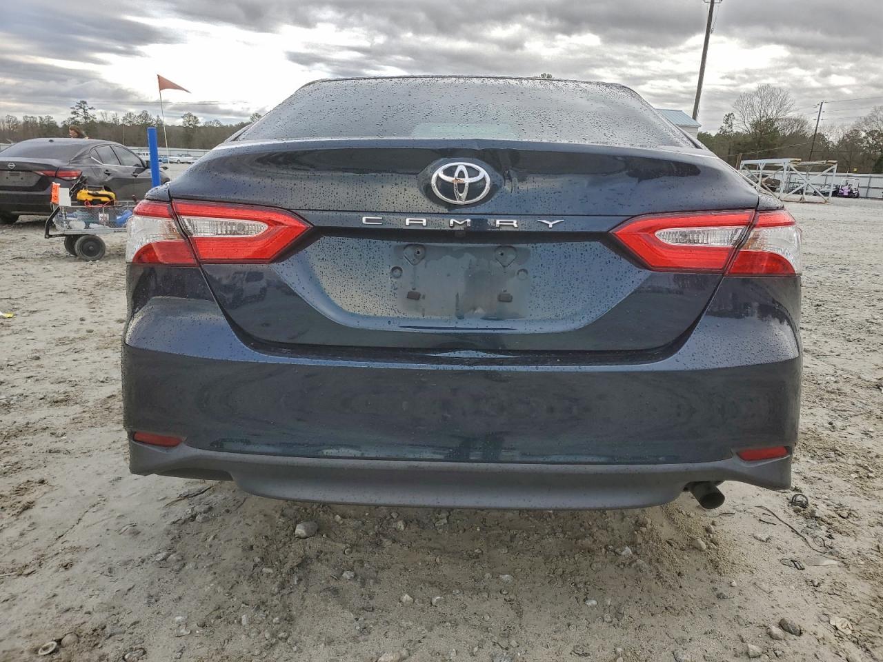 2018 TOYOTA CAMRY L photo 6