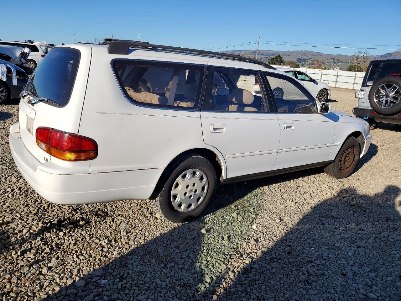 1995 TOYOTA CAMRY LE photo 3