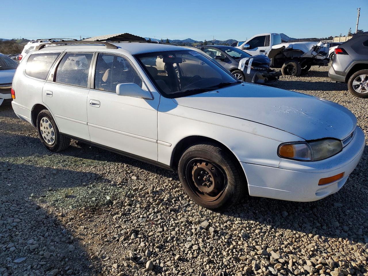 1995 TOYOTA CAMRY LE photo 4