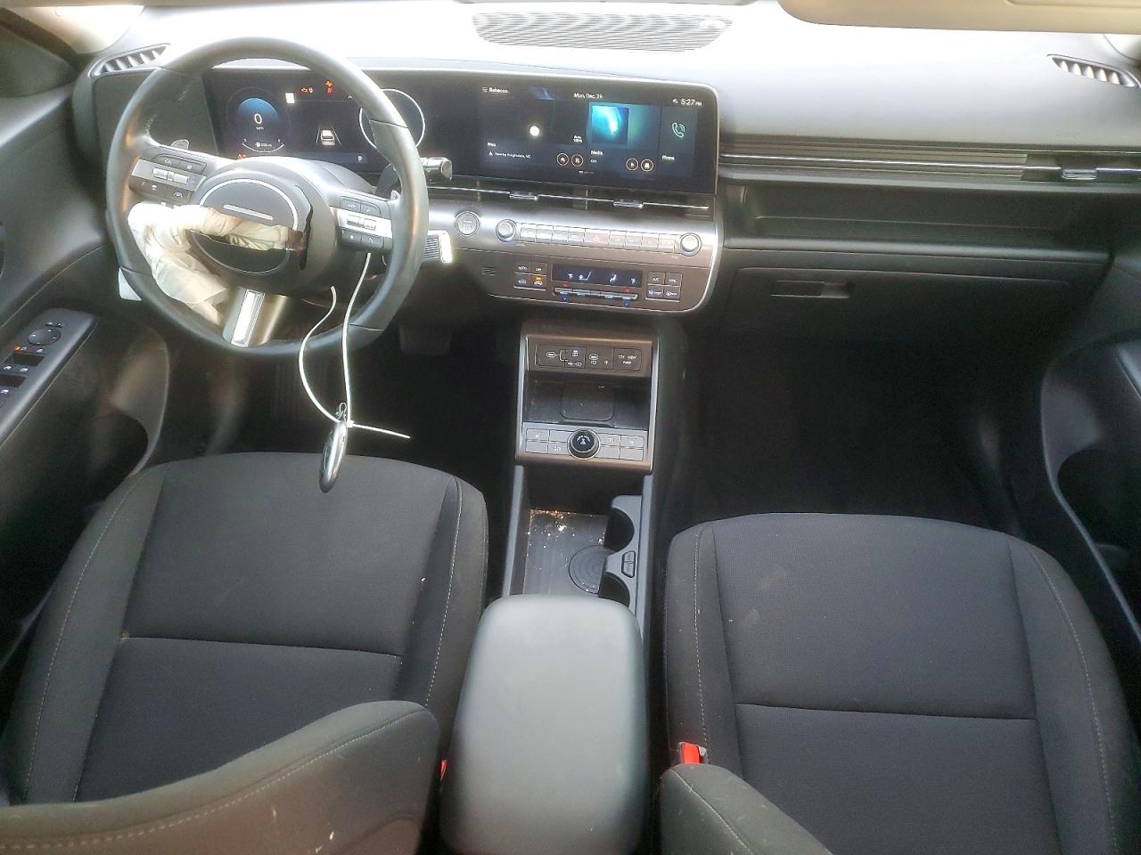 2025 HYUNDAI KONA SEL photo 8