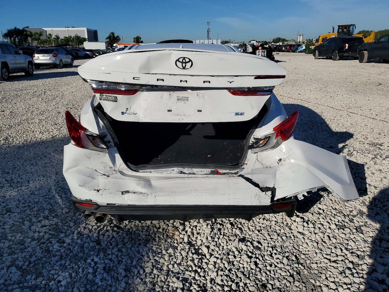 2025 TOYOTA CAMRY photo 11