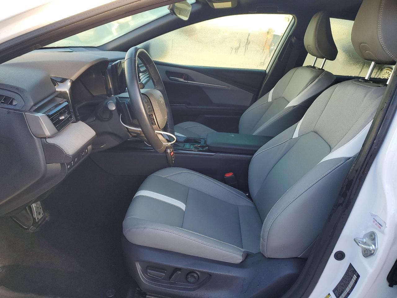 2025 TOYOTA CAMRY photo 13