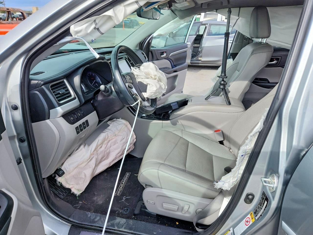 2019 TOYOTA HIGHLANDER LIMITED PLATINUM photo 7