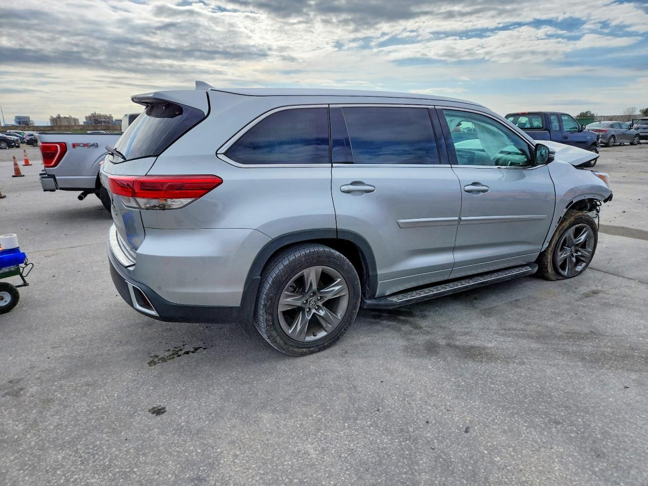 2019 TOYOTA HIGHLANDER LIMITED PLATINUM photo 3