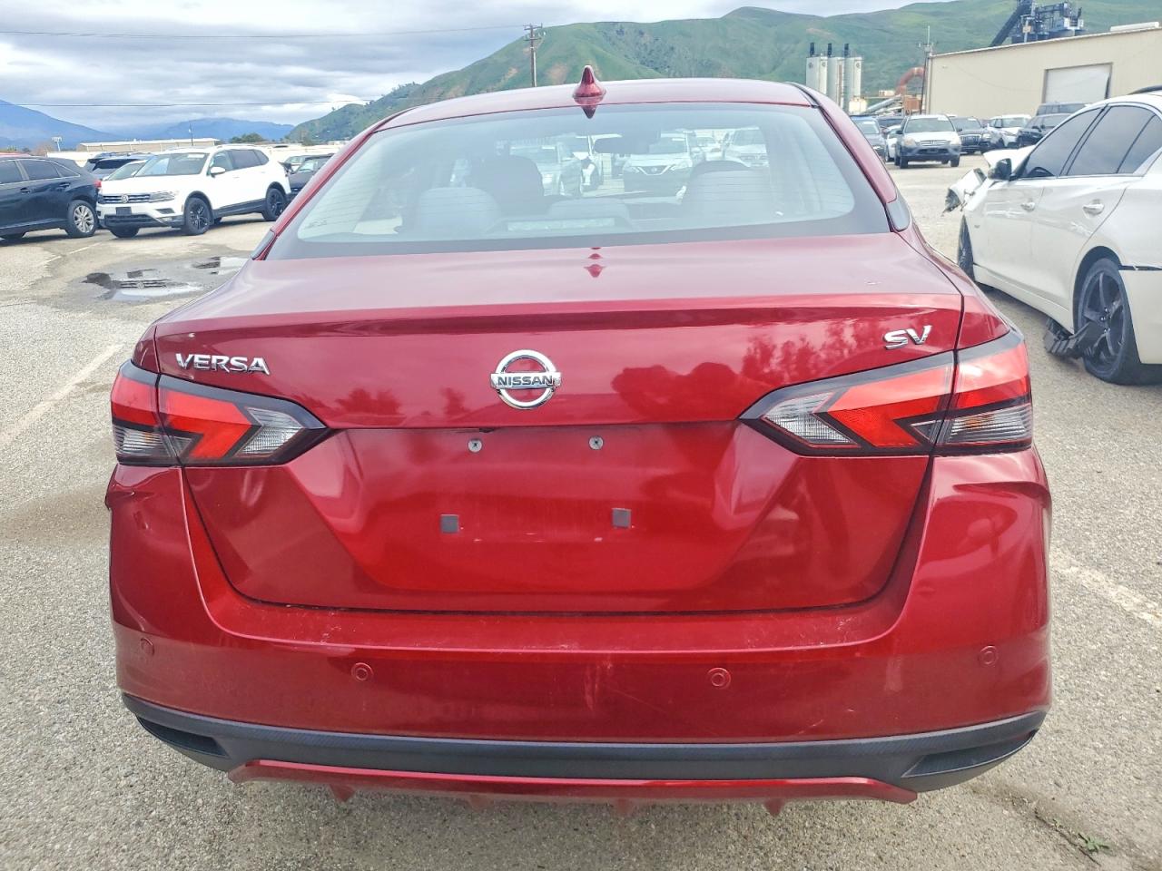 2020 NISSAN VERSA SV photo 11