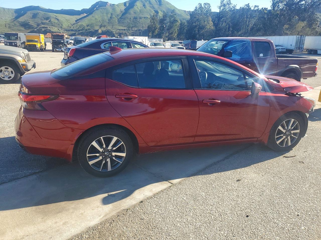 2020 NISSAN VERSA SV photo 5