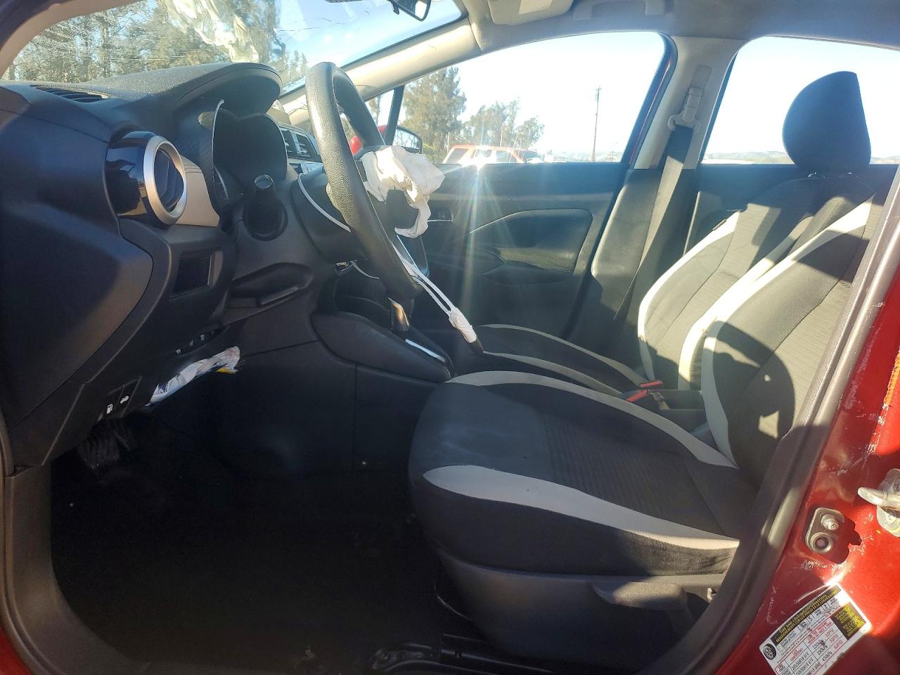 2020 NISSAN VERSA SV photo 13