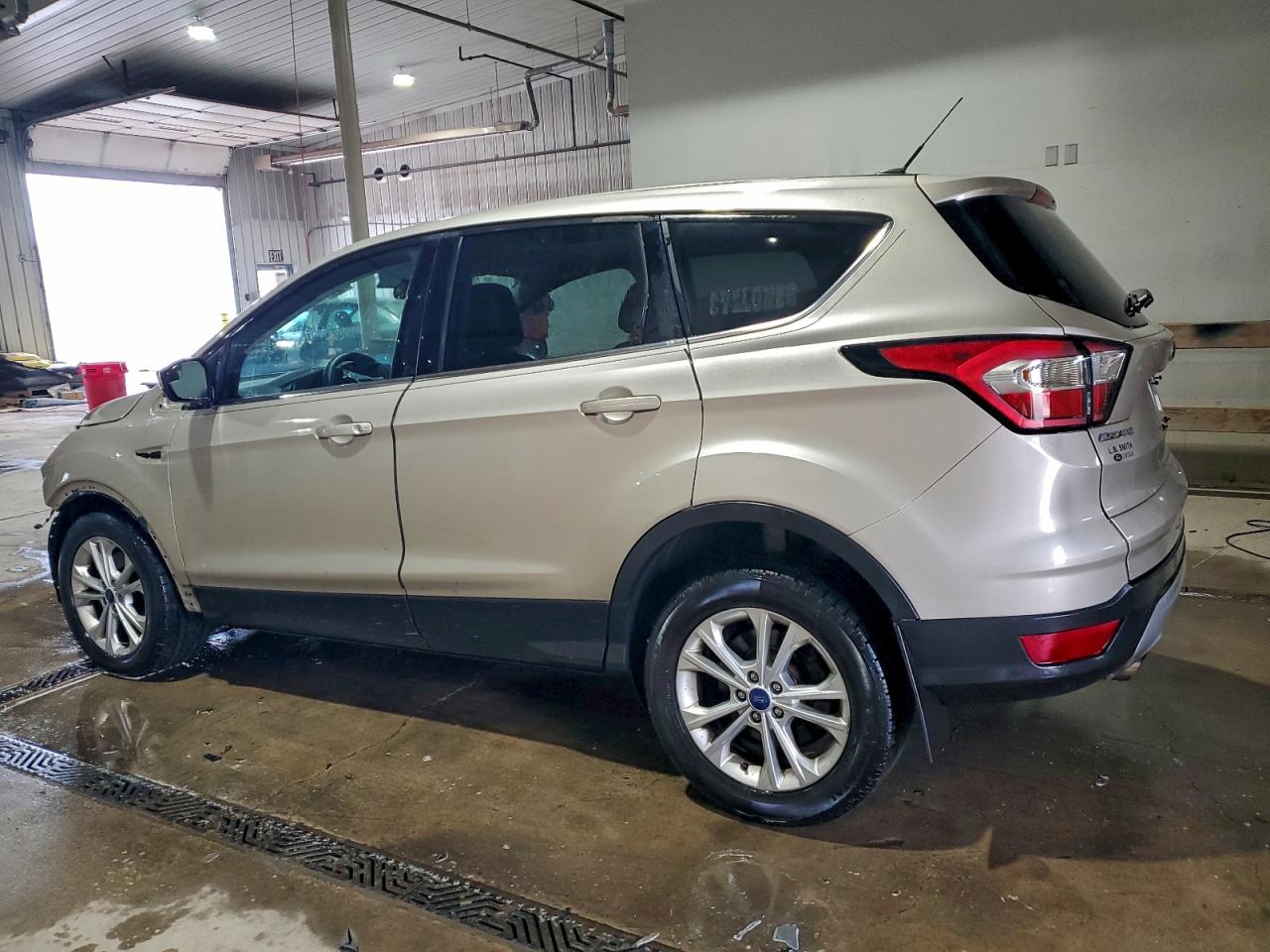 2017 FORD ESCAPE SE photo 2