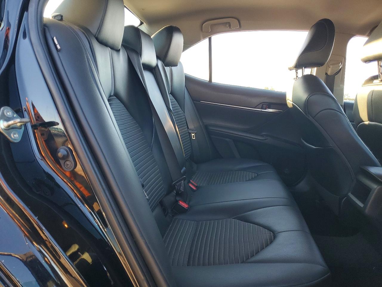 2020 TOYOTA CAMRY SE photo 10
