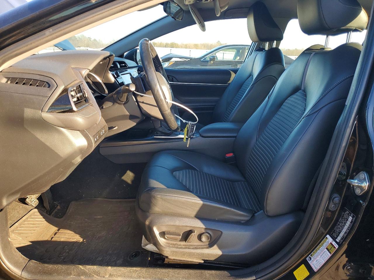 2020 TOYOTA CAMRY SE photo 7