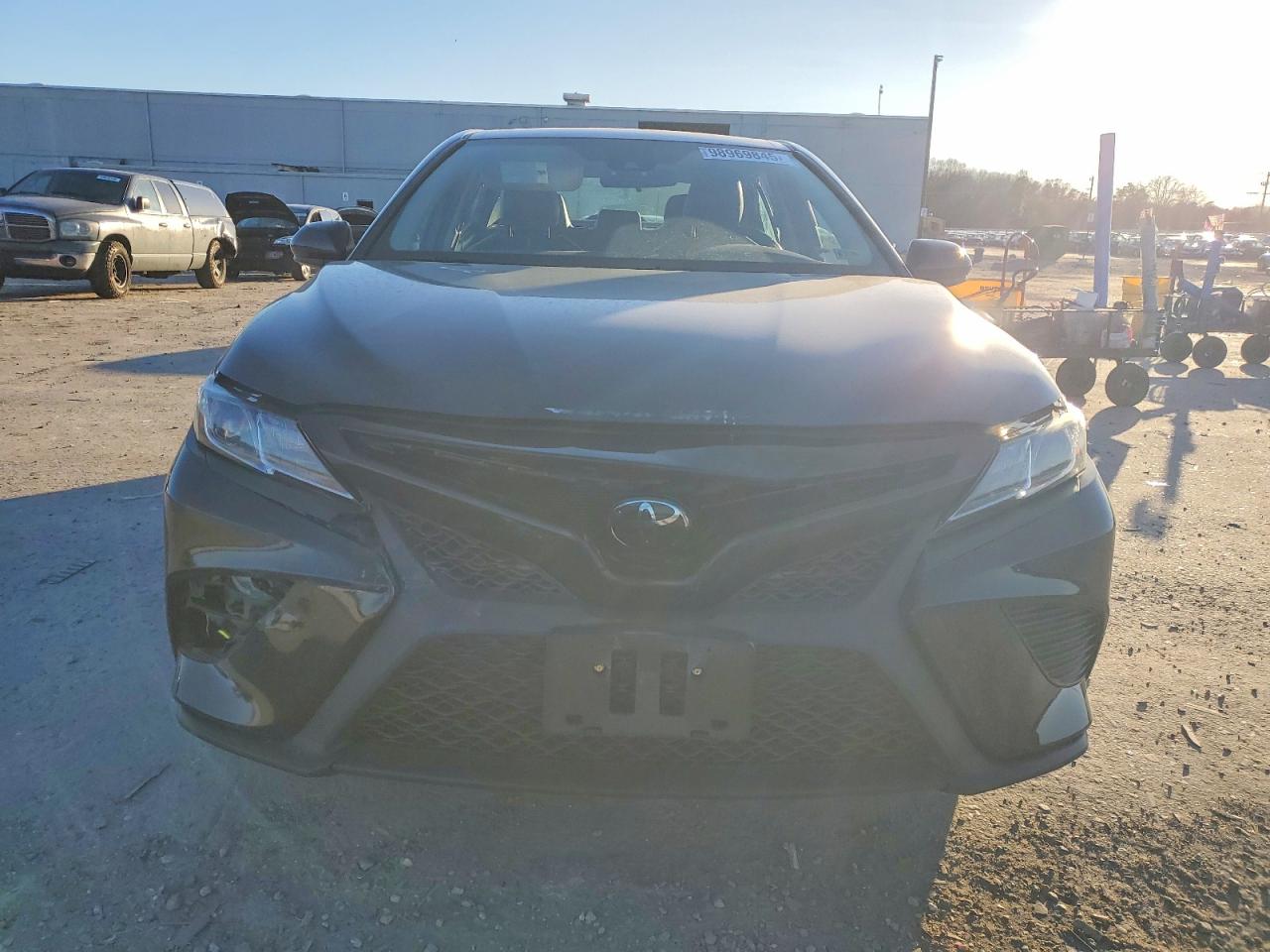 2020 TOYOTA CAMRY SE photo 5