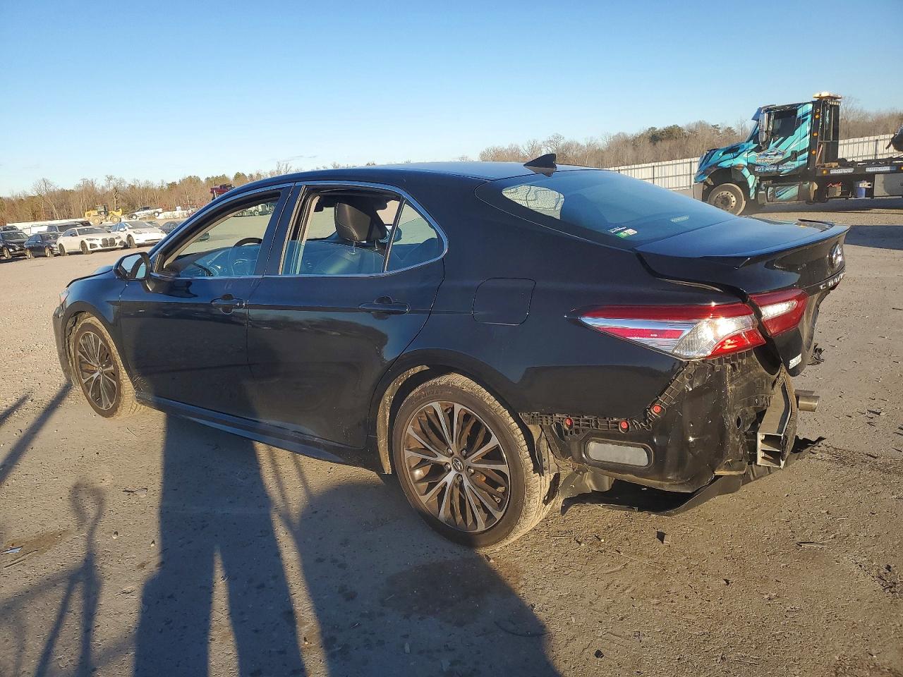 2020 TOYOTA CAMRY SE photo 2